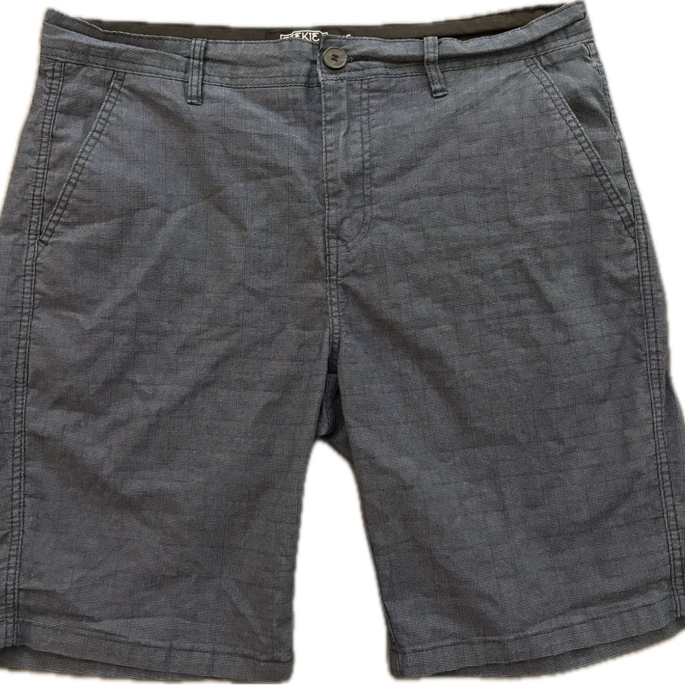 Ezekiel Men's Blue - Subtle Plaid - Flat Front Shorts
